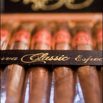 Arturo Fuente Hemingway Classique Cultivé au soleil – 7×46 (Édition limitée 2003)